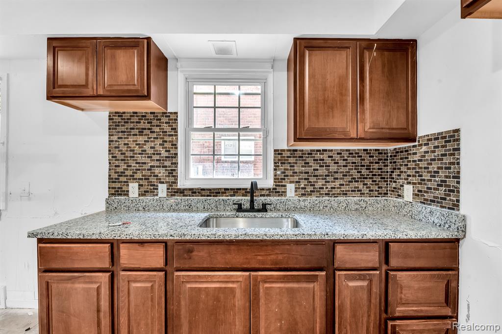 5068 Audubon Road Detroit, MI 48224 - Photo 15 of 29