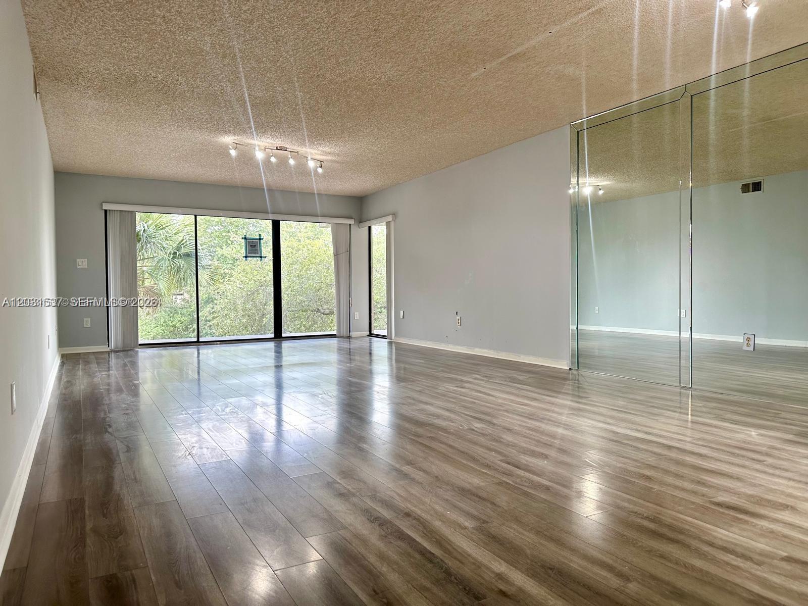 601 Ives Dairy Road, Unit 4018 Miami, FL 33179 - Photo 5 of 61