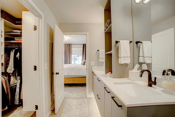 $537,600 | 4992 161st Street West, Lakeville, MN 55044