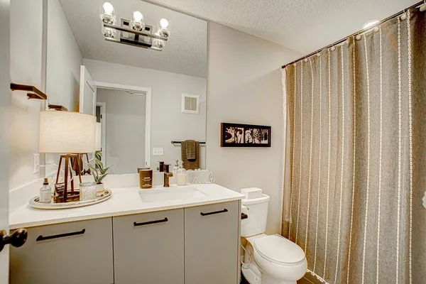 $537,600 | 4992 161st Street West, Lakeville, MN 55044