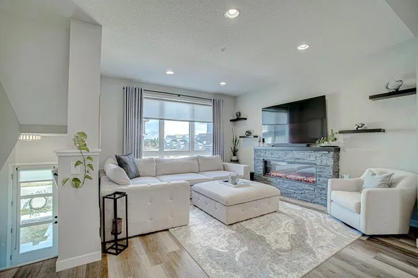 $537,600 | 4992 161st Street West, Lakeville, MN 55044