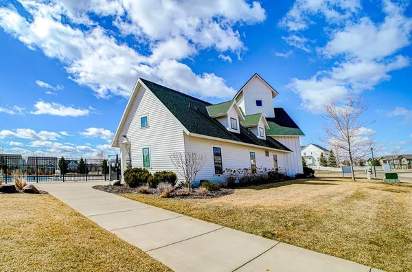 $537,600 | 4992 161st Street West, Lakeville, MN 55044