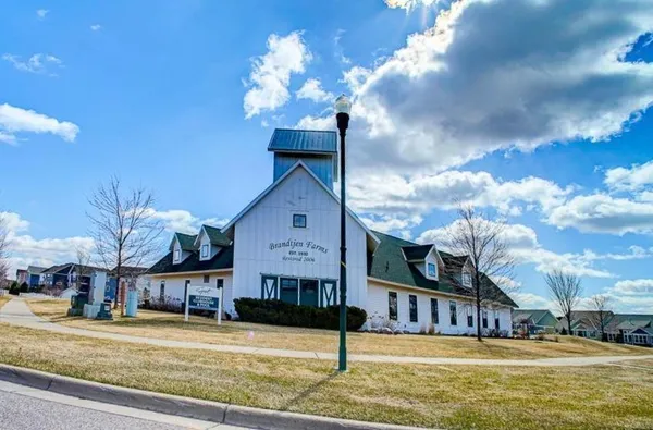 $537,600 | 4992 161st Street West, Lakeville, MN 55044