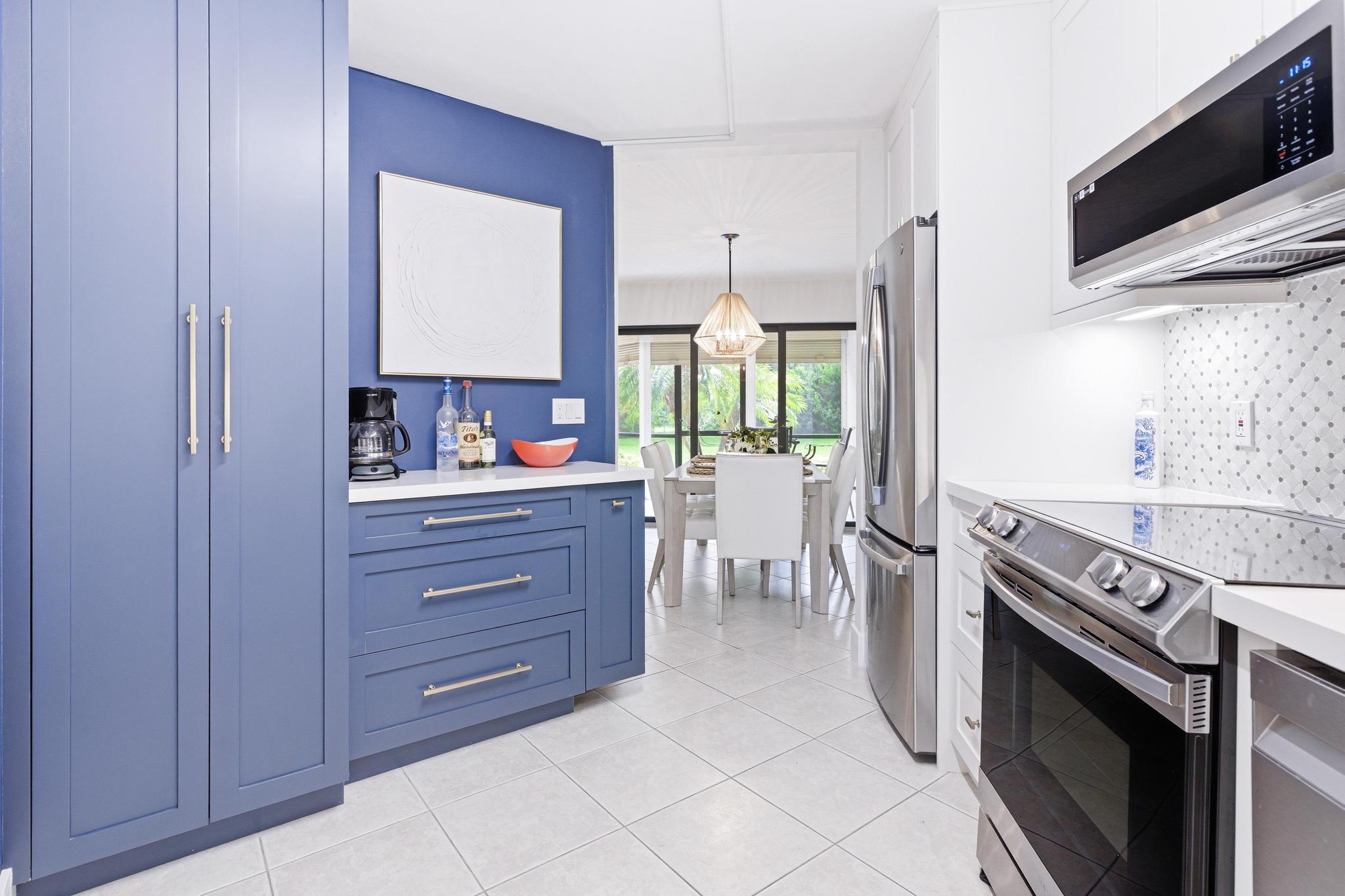5800 Camino Del Sol, Unit 106 Boca Raton, FL 33433 - Photo 2 of 36 CUSTOM KITCHEN