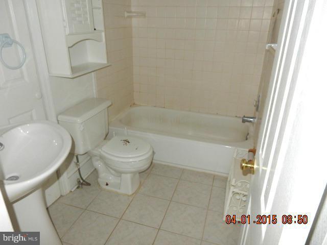 3115 White Way Road Baltimore, MD 21219 - Photo 7 of 11 Bath