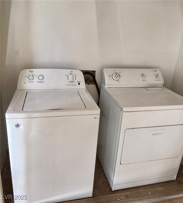 800 North Major Avenue Henderson, NV 89015 - Photo 13 of 18 Laundry area featuring independent washer and drye