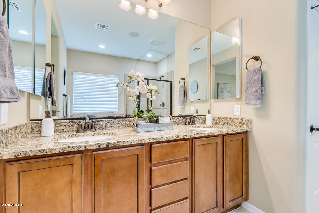3608 East Abraham Lane Phoenix, AZ 85050 - Photo 12 of 36 11 Master bath