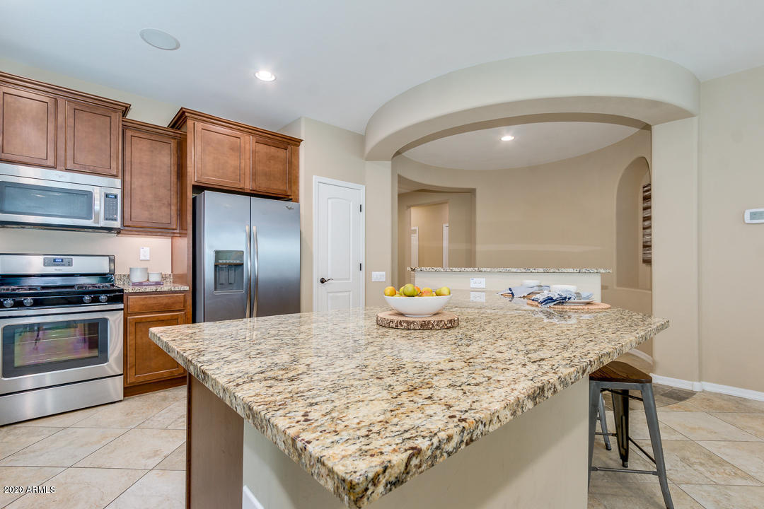 3608 East Abraham Lane Phoenix, AZ 85050 - Photo 7 of 36 6 kitchen