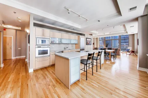 $450,000 | 212 West Washington Street, Unit 1505, Chicago, IL 60606