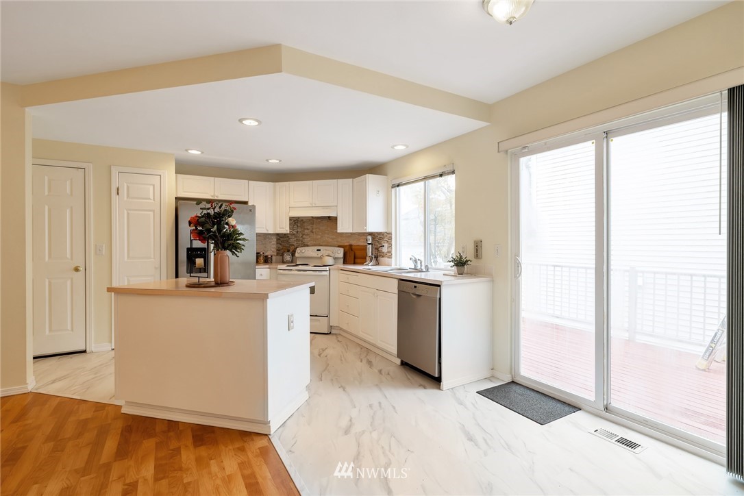 518 Queen Place Northeast Renton, WA 98056 - Photo 10 of 29 Gallery Image 10