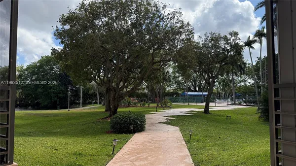 $1,675 | 1200 St Charles Place, Unit 420, Pembroke Pines, FL 33026