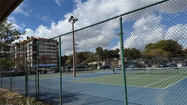 $1,675 | 1200 St Charles Place, Unit 420, Pembroke Pines, FL 33026