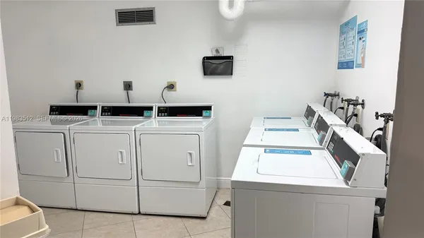 $1,675 | 1200 St Charles Place, Unit 420, Pembroke Pines, FL 33026