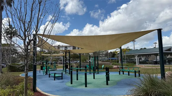 $1,675 | 1200 St Charles Place, Unit 420, Pembroke Pines, FL 33026