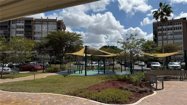 $1,675 | 1200 St Charles Place, Unit 420, Pembroke Pines, FL 33026