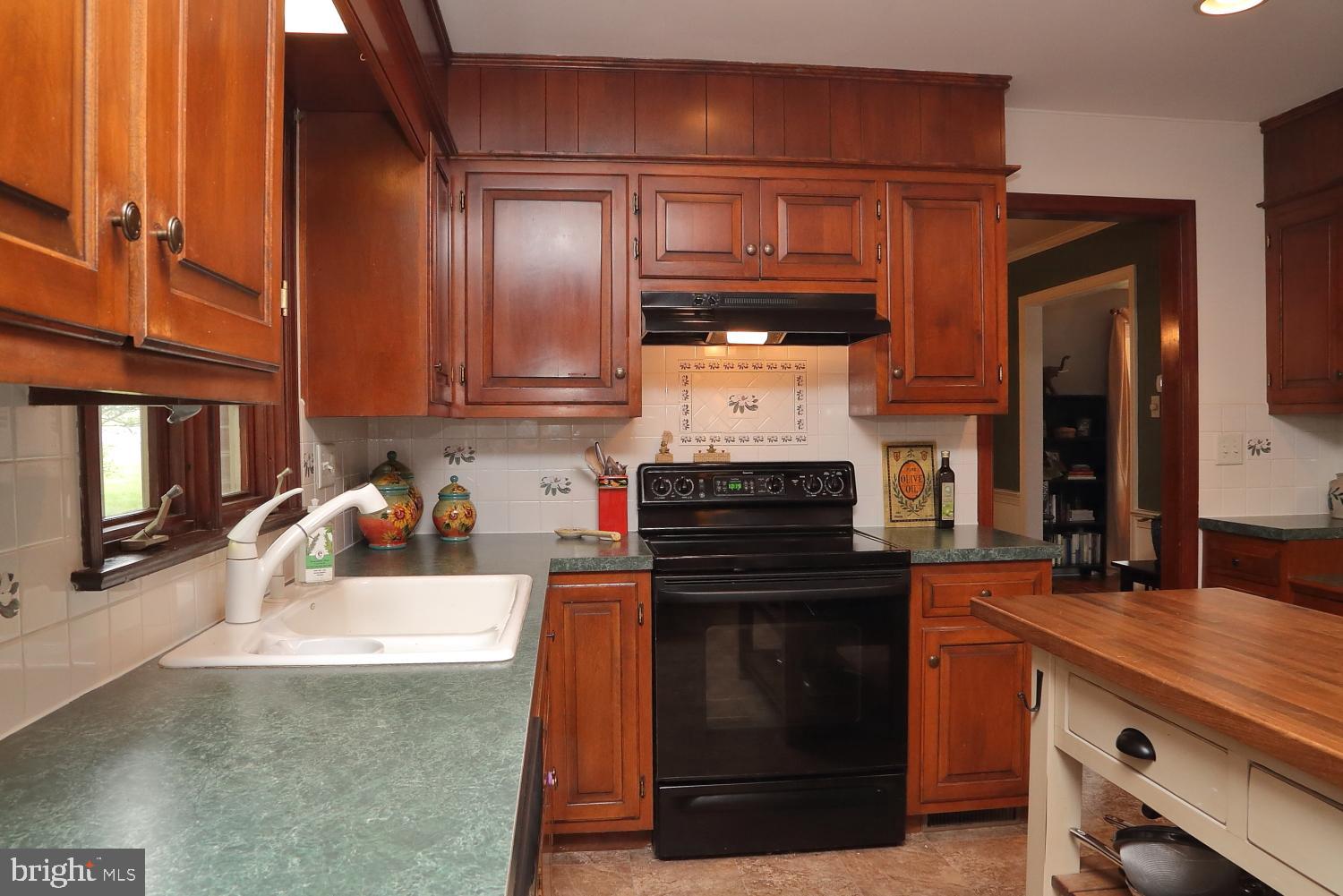 235 St Thomas Road Lancaster, PA 17601 - Photo 12 of 32 a kitchen with a stove and a refrigerator