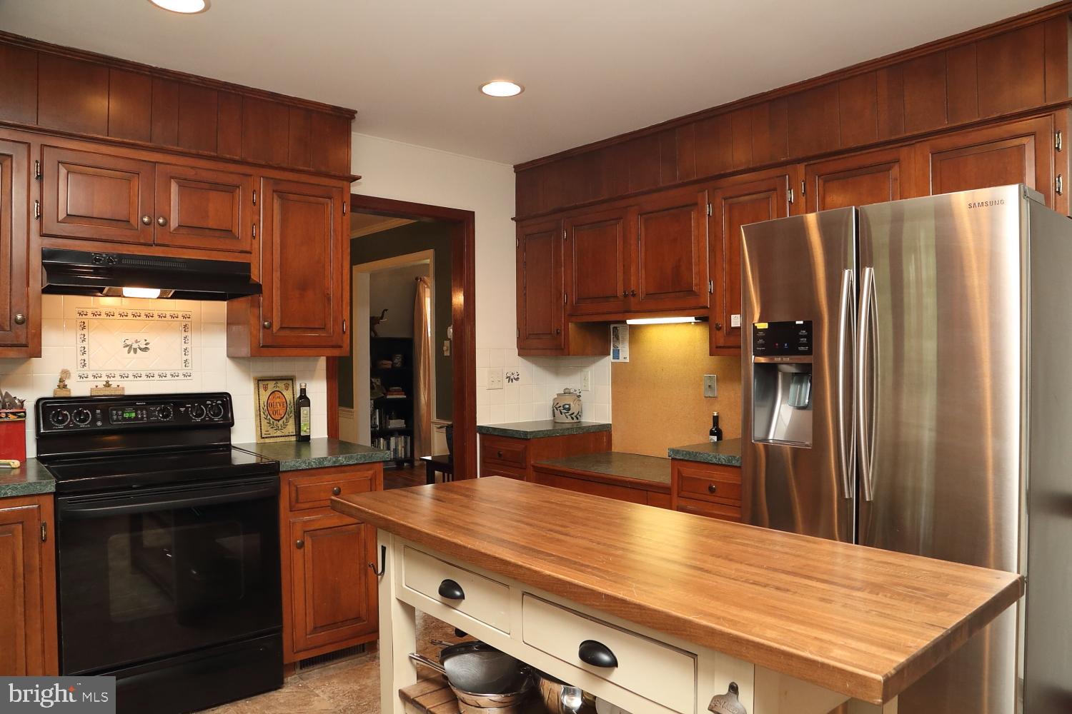 235 St Thomas Road Lancaster, PA 17601 - Photo 13 of 32 a kitchen with stainless steel appliances a stove refrigerator and cabinets