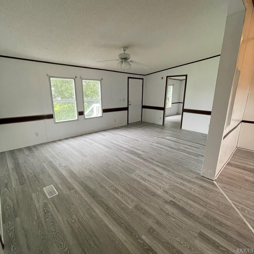 1039 B Macedonia Road Edenton, NC 27932 - Photo 2 of 15 Living Room