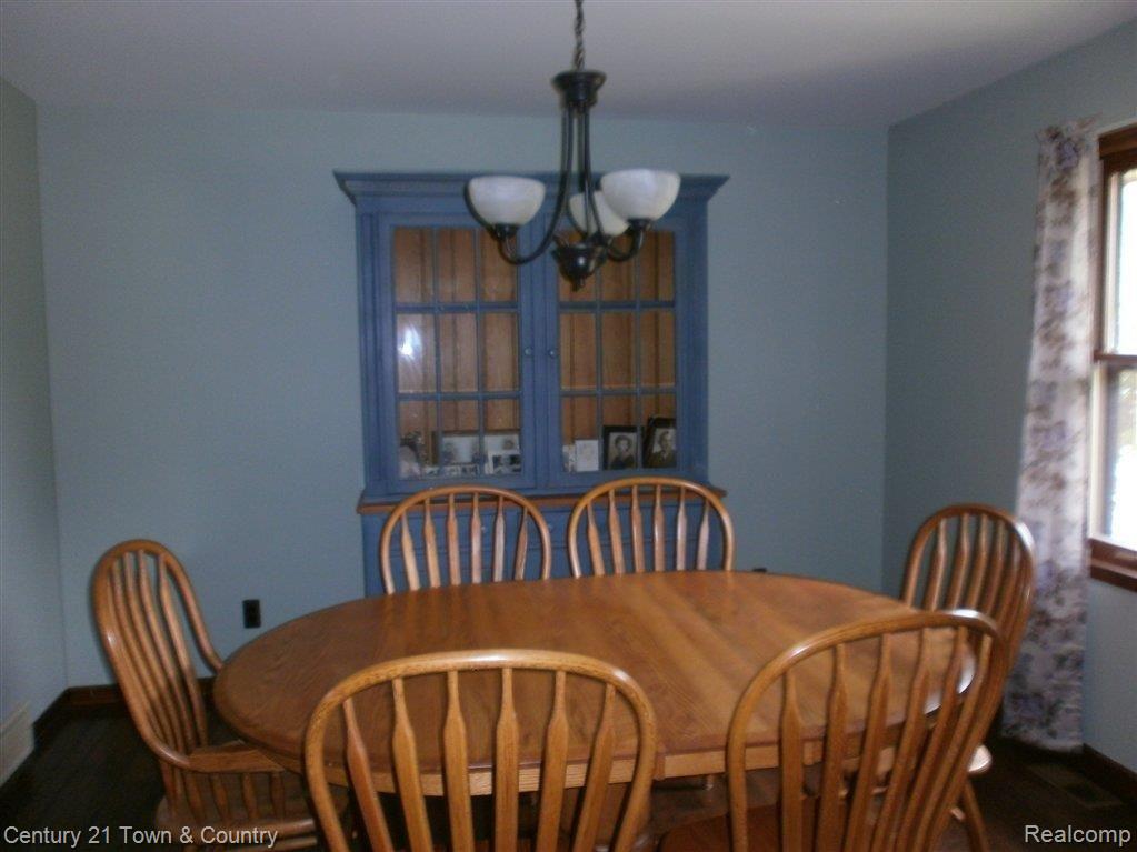 13880 Rattalee Lake Road Davisburg, MI 48350 - Photo 13 of 25 Dining room