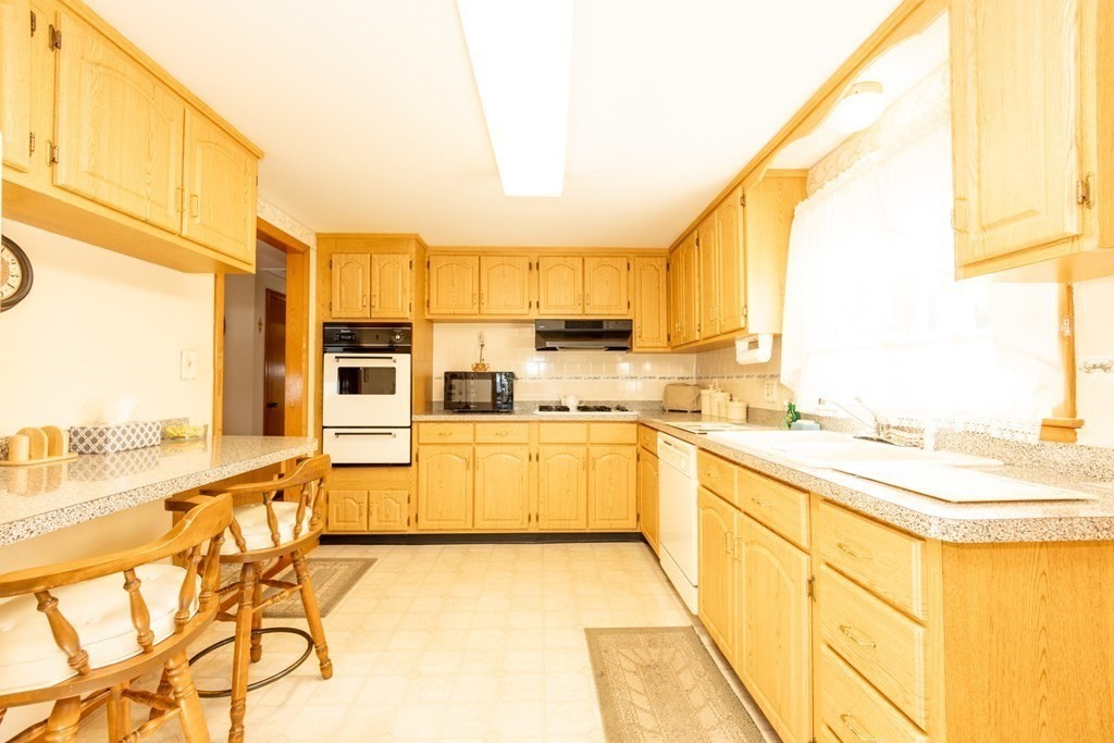 33 Wheeler Street Fall River, MA 02724 - Photo 11 of 37