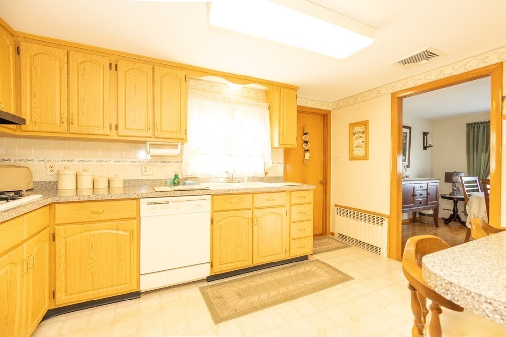 33 Wheeler Street Fall River, MA 02724 - Photo 12 of 37