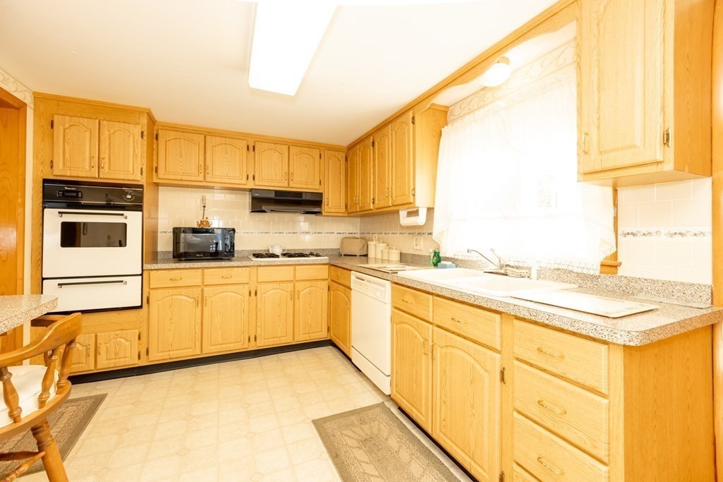 33 Wheeler Street Fall River, MA 02724 - Photo 13 of 37