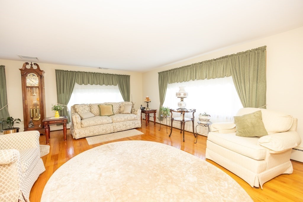 33 Wheeler Street Fall River, MA 02724 - Photo 5 of 37