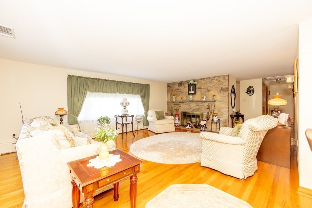 33 Wheeler Street Fall River, MA 02724 - Photo 6 of 37