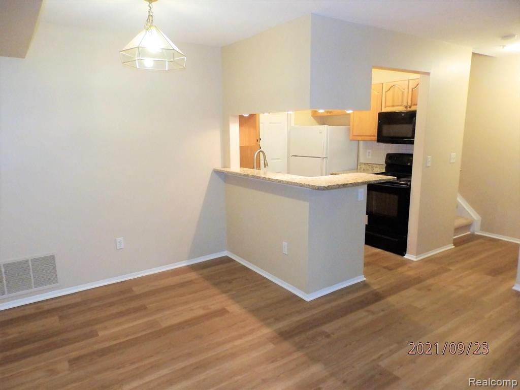 22082 Cape Cod Way, Unit 14 Farmington, MI 48336 - Photo 6 of 24
