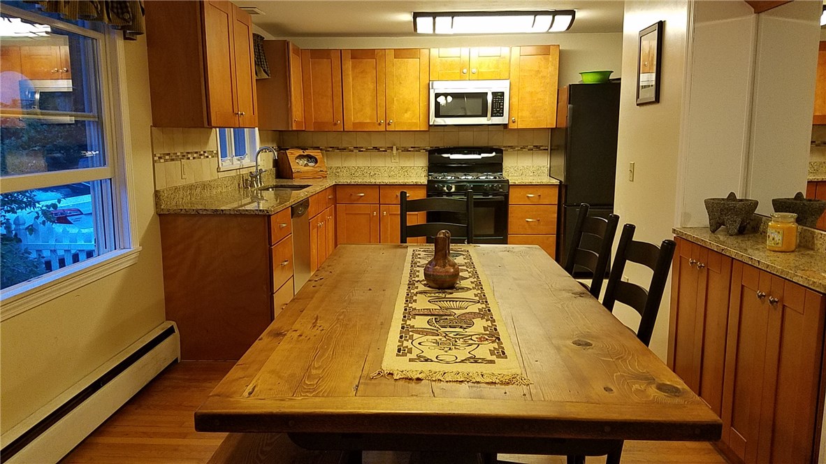 163 Burnt Hill Road Scituate, RI 02831 - Photo 16 of 24 Dining room