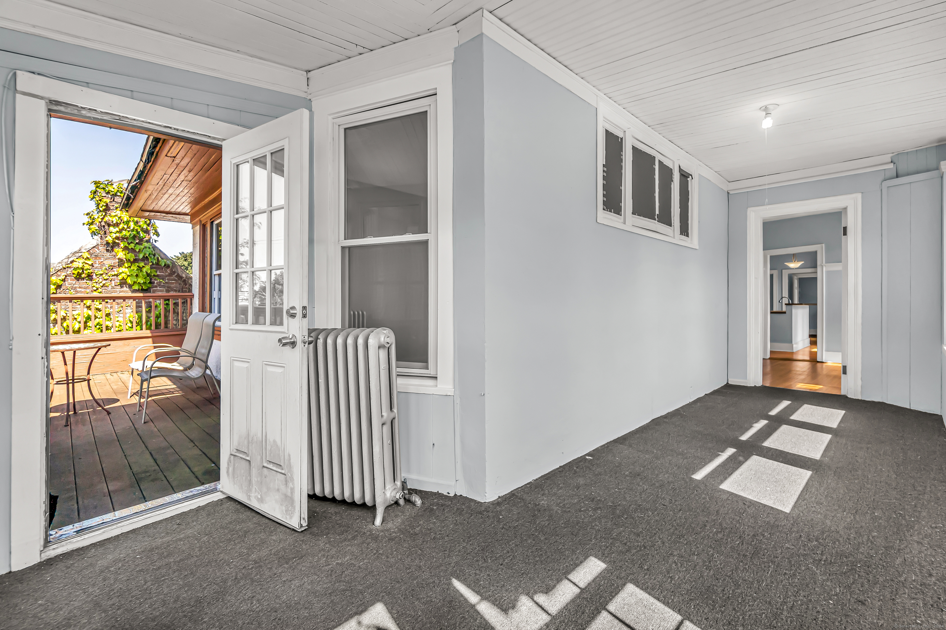 2679 Fairfield Avenue, Unit 2 Bridgeport, CT 06605 - Photo 19 of 22 a view of an empty room and window