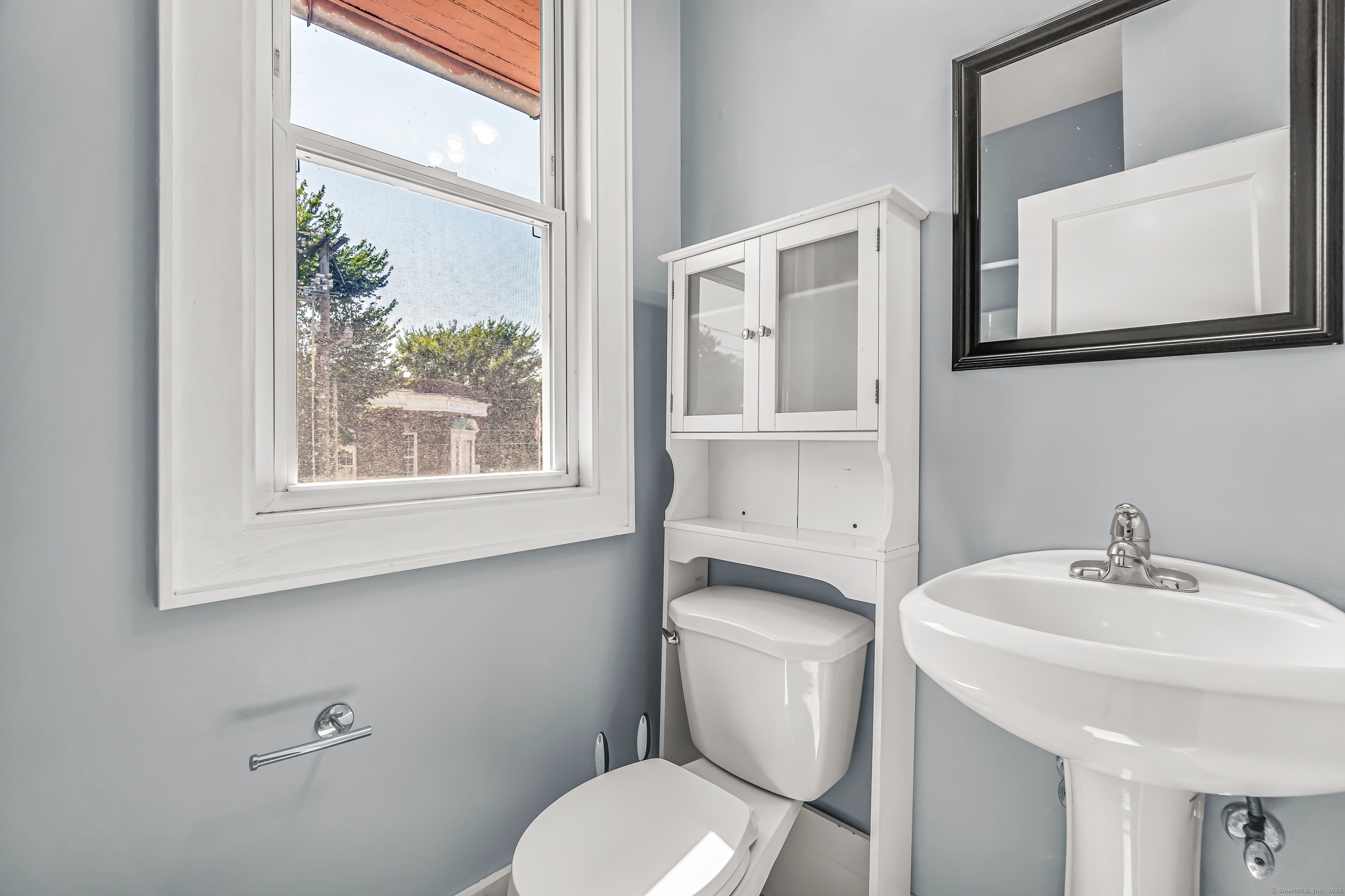 2679 Fairfield Avenue, Unit 2 Bridgeport, CT 06605 - Photo 8 of 22 a bathroom with a toilet a sink and a mirror