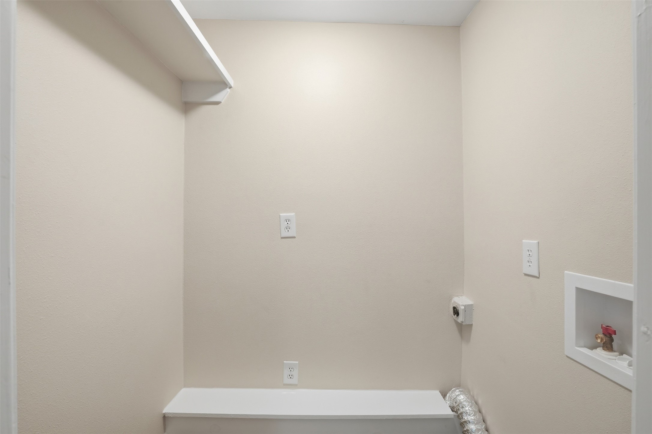 6518 Paris Street Houston, TX 77021 - Photo 23 of 23 a bathroom with a bathtub