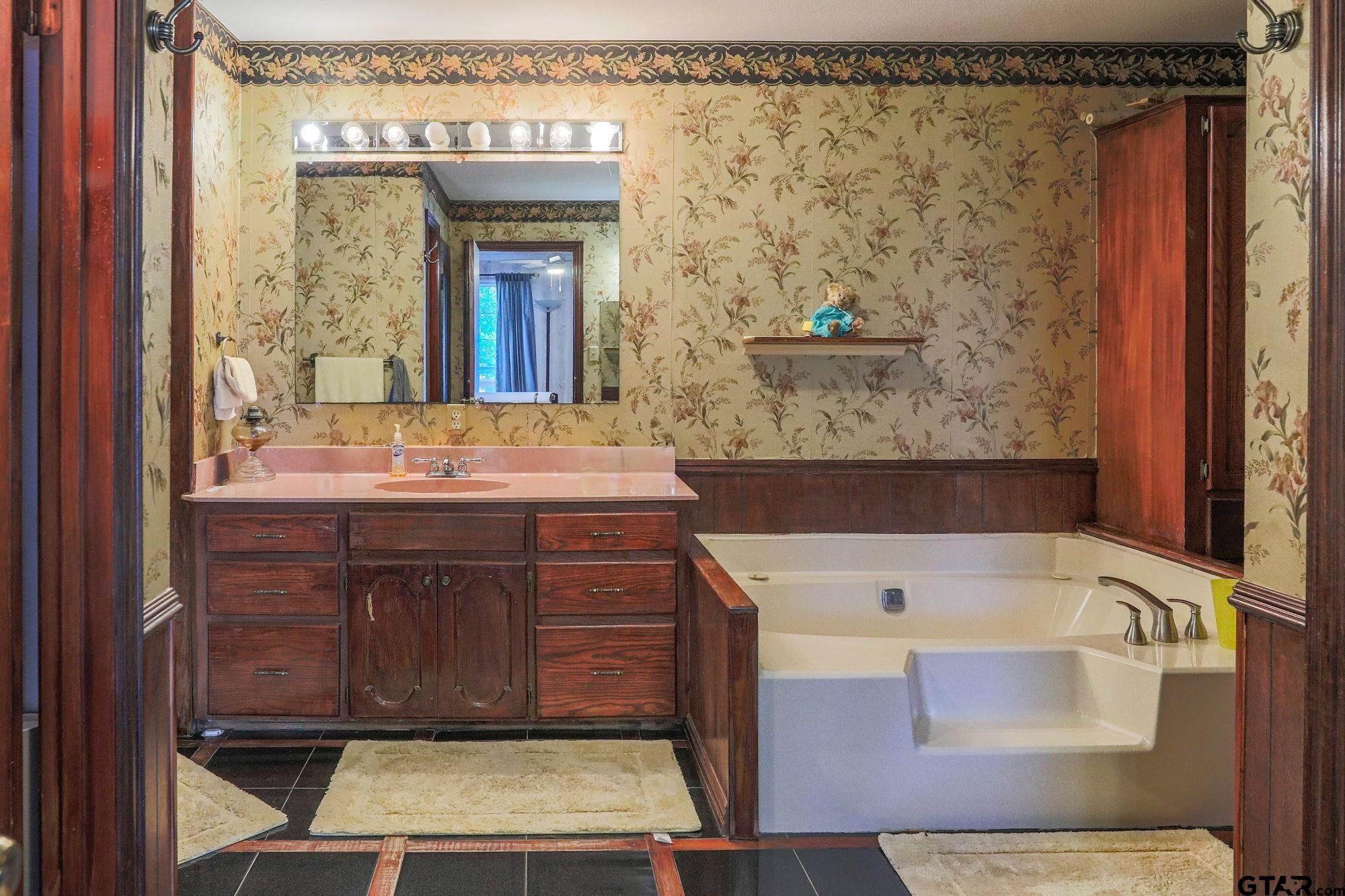 21249 Main Street Chandler, TX 75758 - Photo 15 of 38