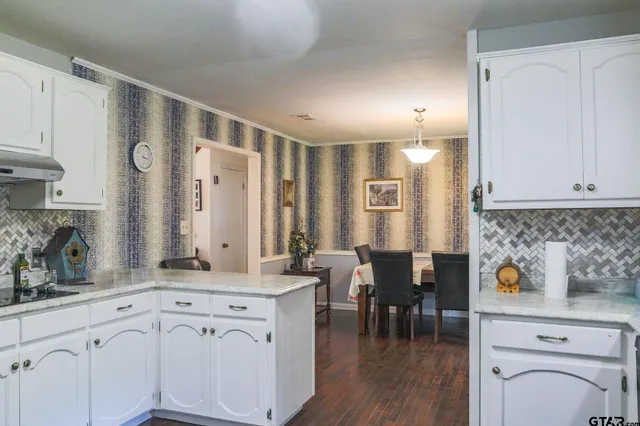 $795,000 | 21249 Main Street, Chandler, TX 75758