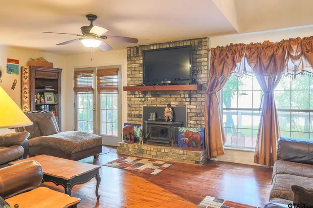 $795,000 | 21249 Main Street, Chandler, TX 75758