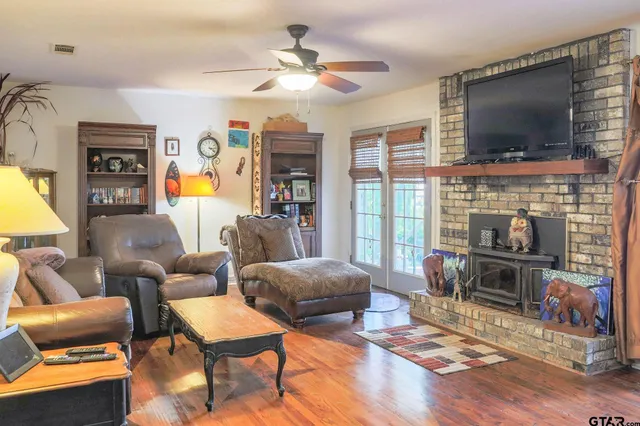 $795,000 | 21249 Main Street, Chandler, TX 75758