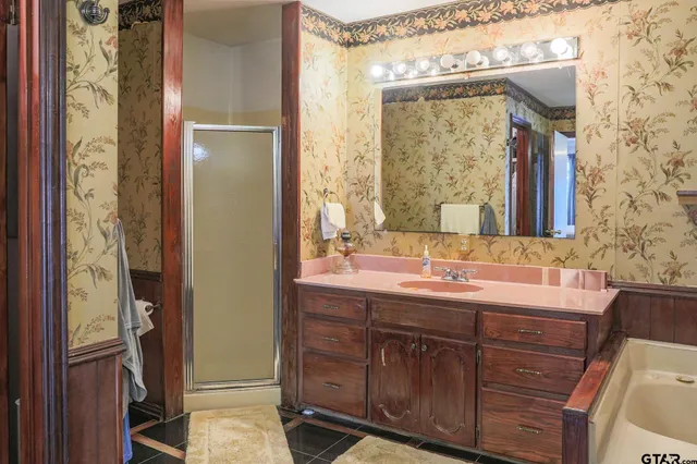 $795,000 | 21249 Main Street, Chandler, TX 75758