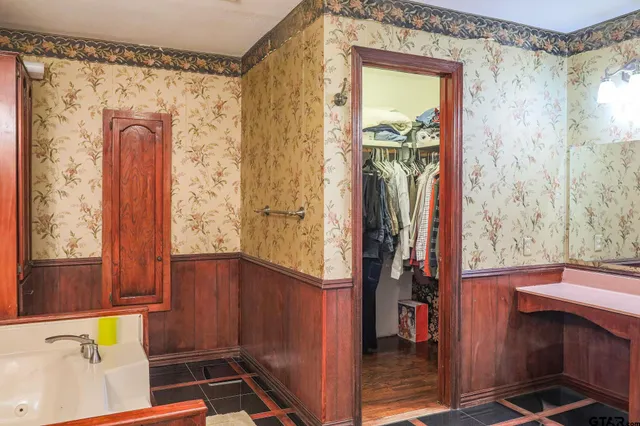 $795,000 | 21249 Main Street, Chandler, TX 75758