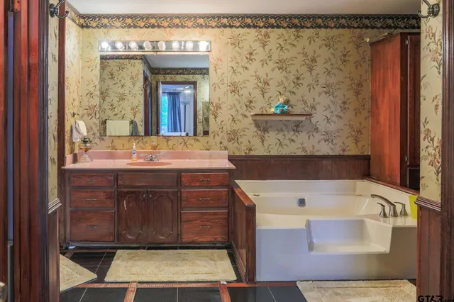 $795,000 | 21249 Main Street, Chandler, TX 75758