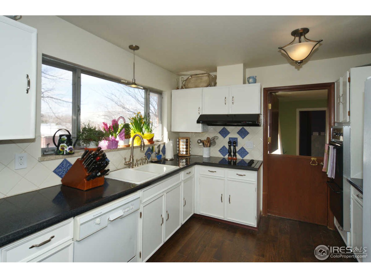 9268 Baseline Road Lafayette, CO 80026 - Photo 8 of 25 large working kitchen