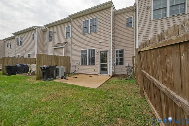 a view of a house with backyard and porch