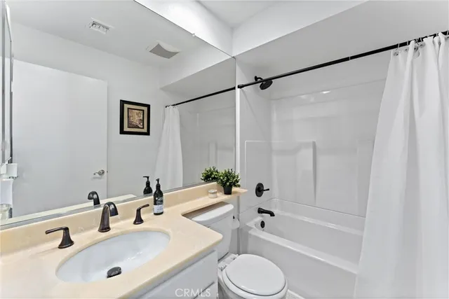 $639,000 | 1340 Glenwood Road, Unit 28, Glendale, CA 91201