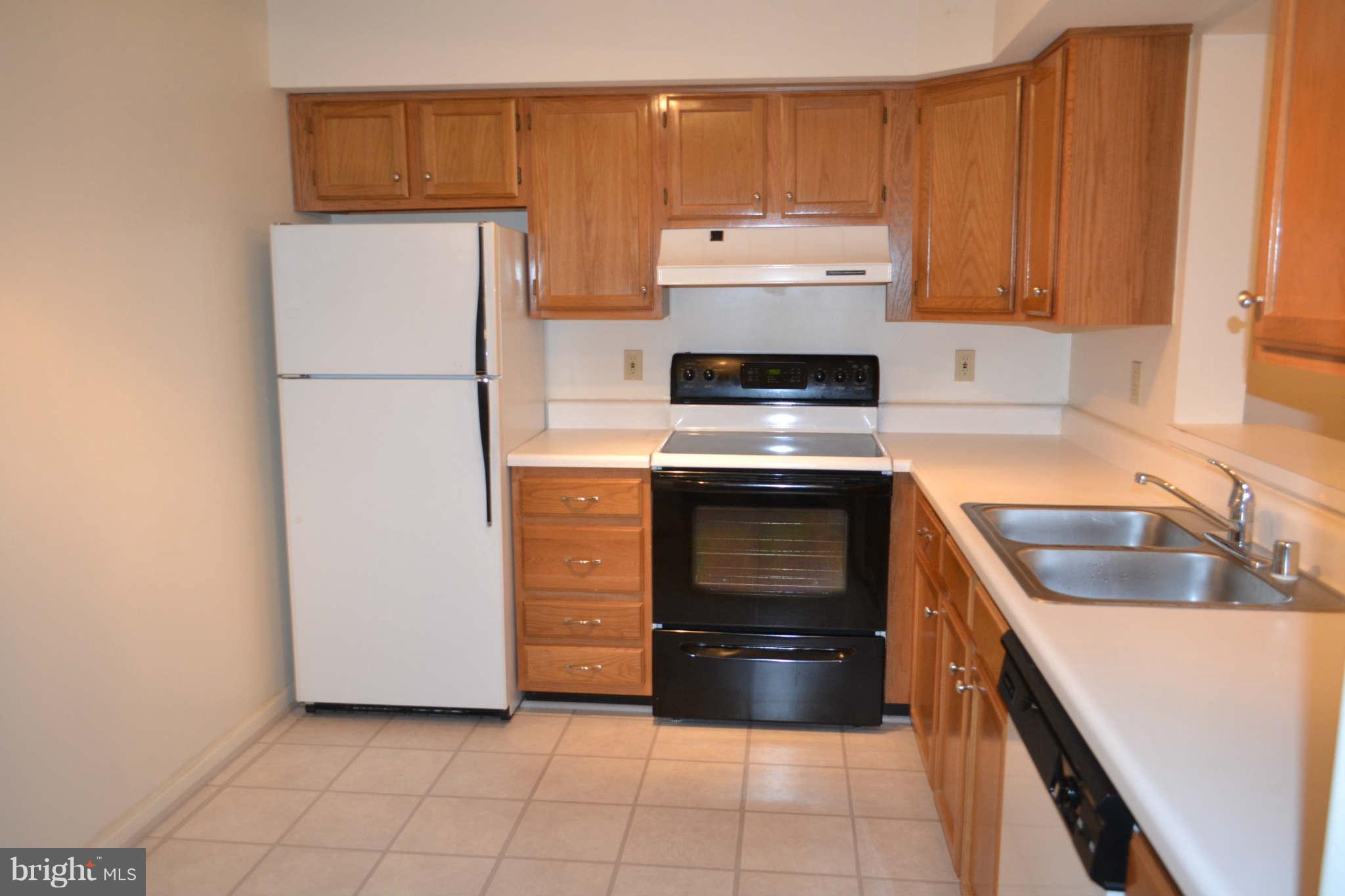 465 Pleasanton Road, Unit C23 Westminster, MD 21157 - Photo 2 of 22 Kitchen