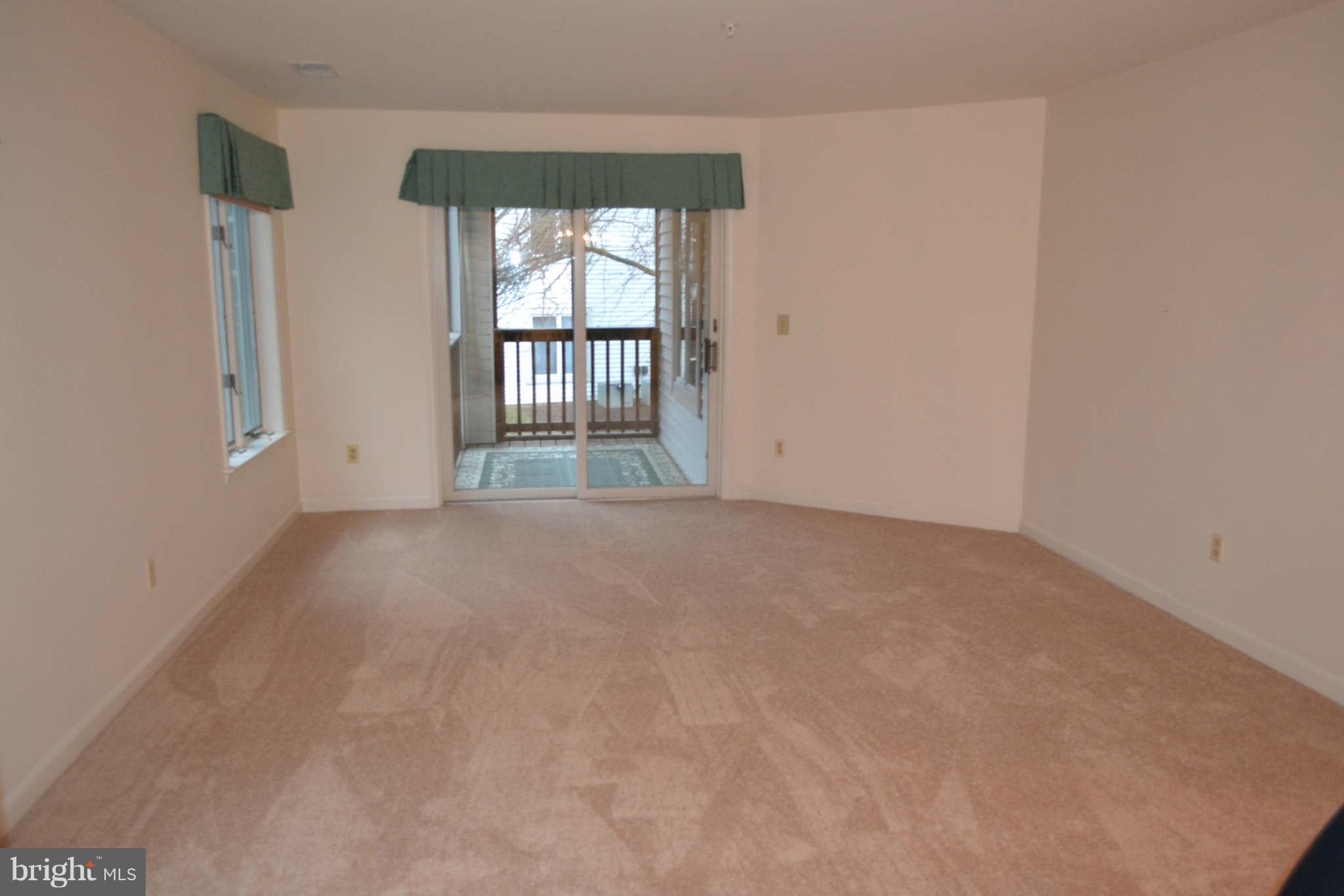 465 Pleasanton Road, Unit C23 Westminster, MD 21157 - Photo 6 of 22 Living Room
