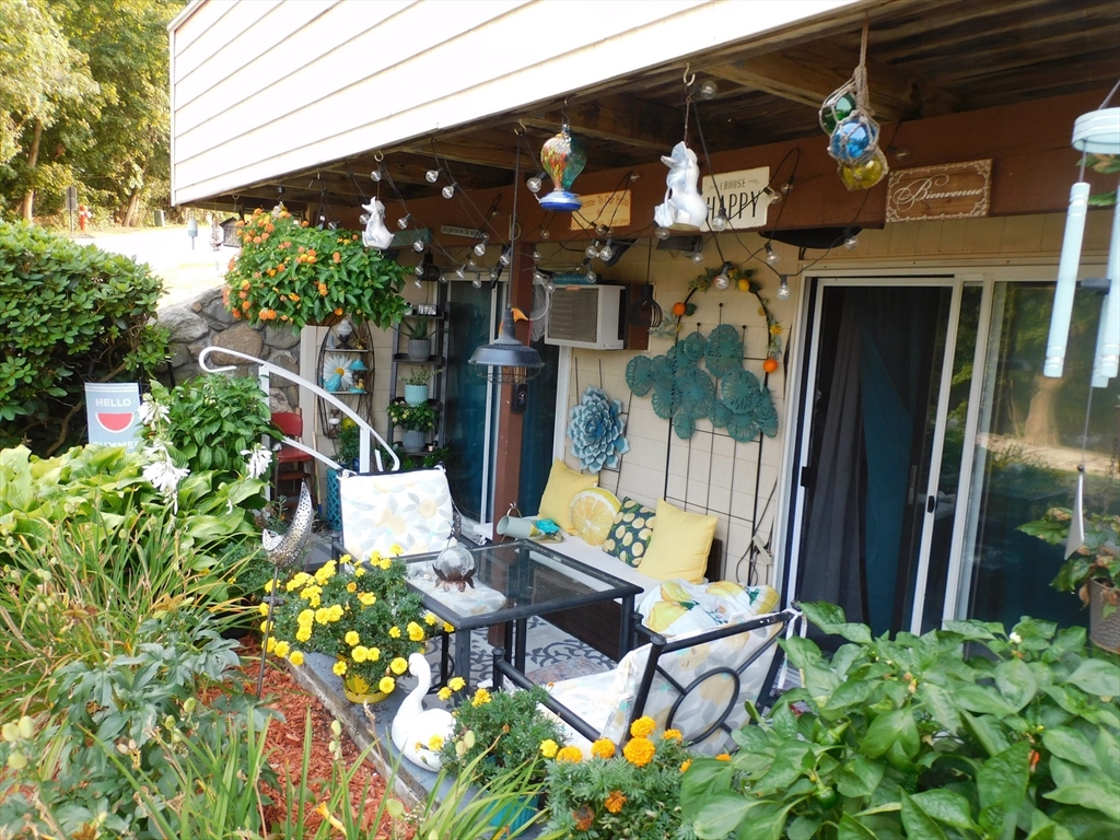 16 Glen Devin Street, Unit 16 Amesbury, MA 01913 - Photo 1 of 12