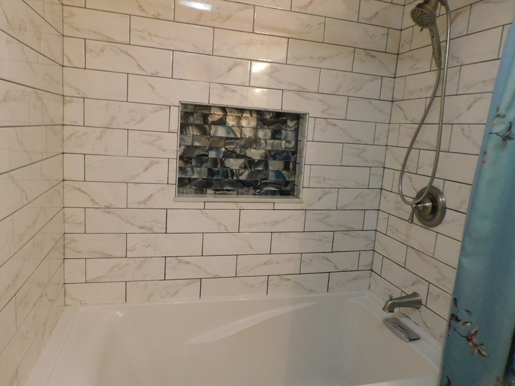 16 Glen Devin Street, Unit 16 Amesbury, MA 01913 - Photo 11 of 12