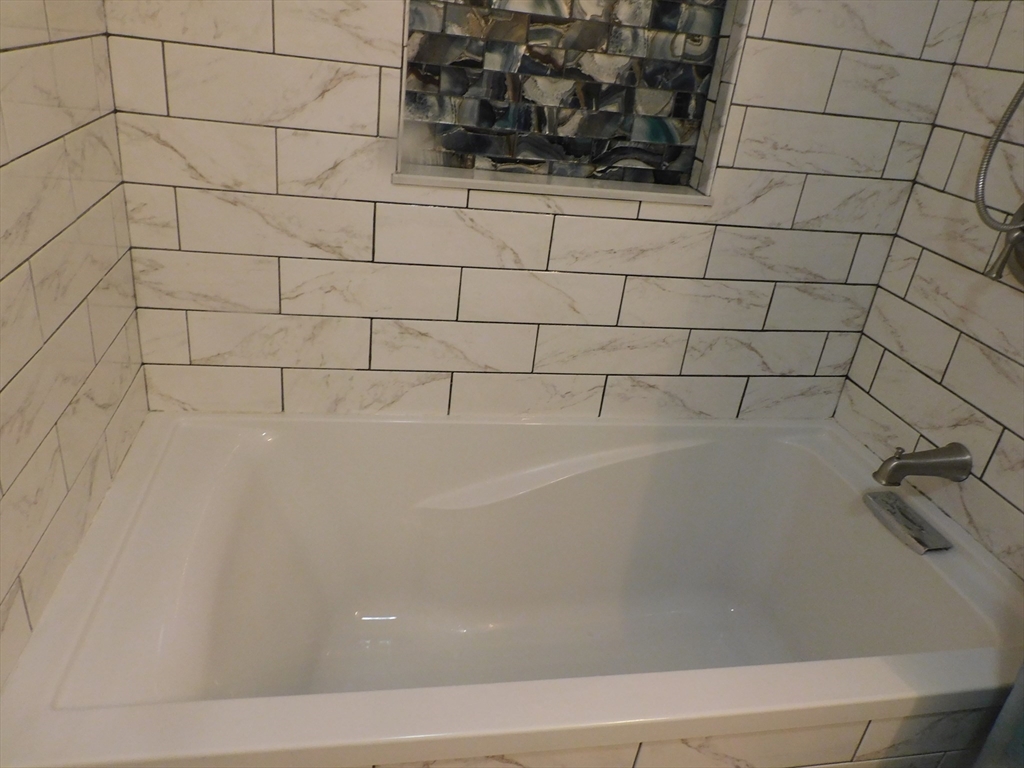 16 Glen Devin Street, Unit 16 Amesbury, MA 01913 - Photo 12 of 12