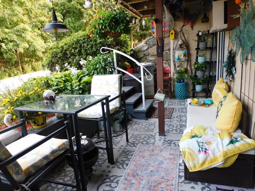 16 Glen Devin Street, Unit 16 Amesbury, MA 01913 - Photo 2 of 12