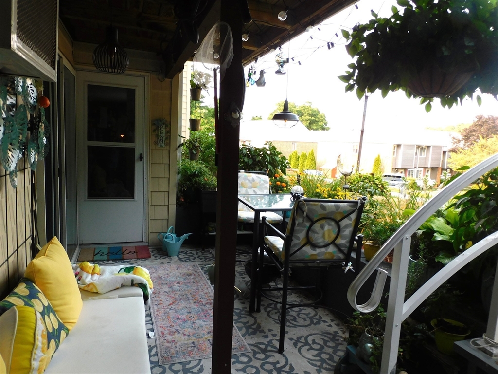 16 Glen Devin Street, Unit 16 Amesbury, MA 01913 - Photo 3 of 12